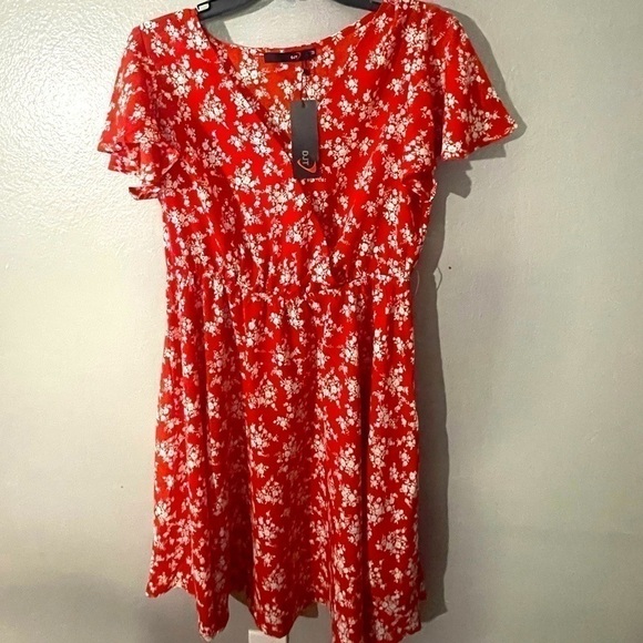 DTJ Flowers Flutter Sleeve Dress - Picture 2 of 4